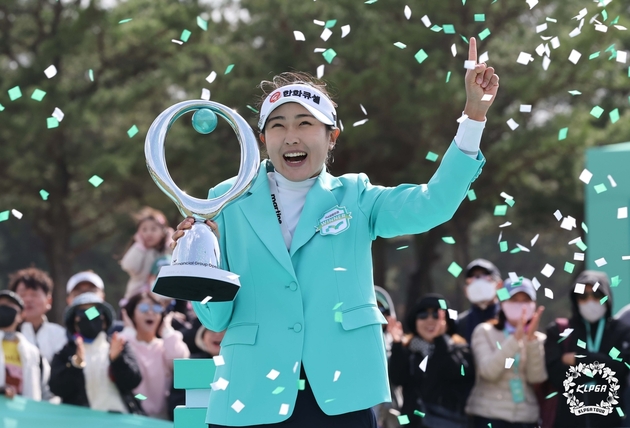 '<b>KLPGA</b>' <b>김민주</b>, 첫 <b>우승</b> 15언더파 역전…10번 홀 버디 5개 기록