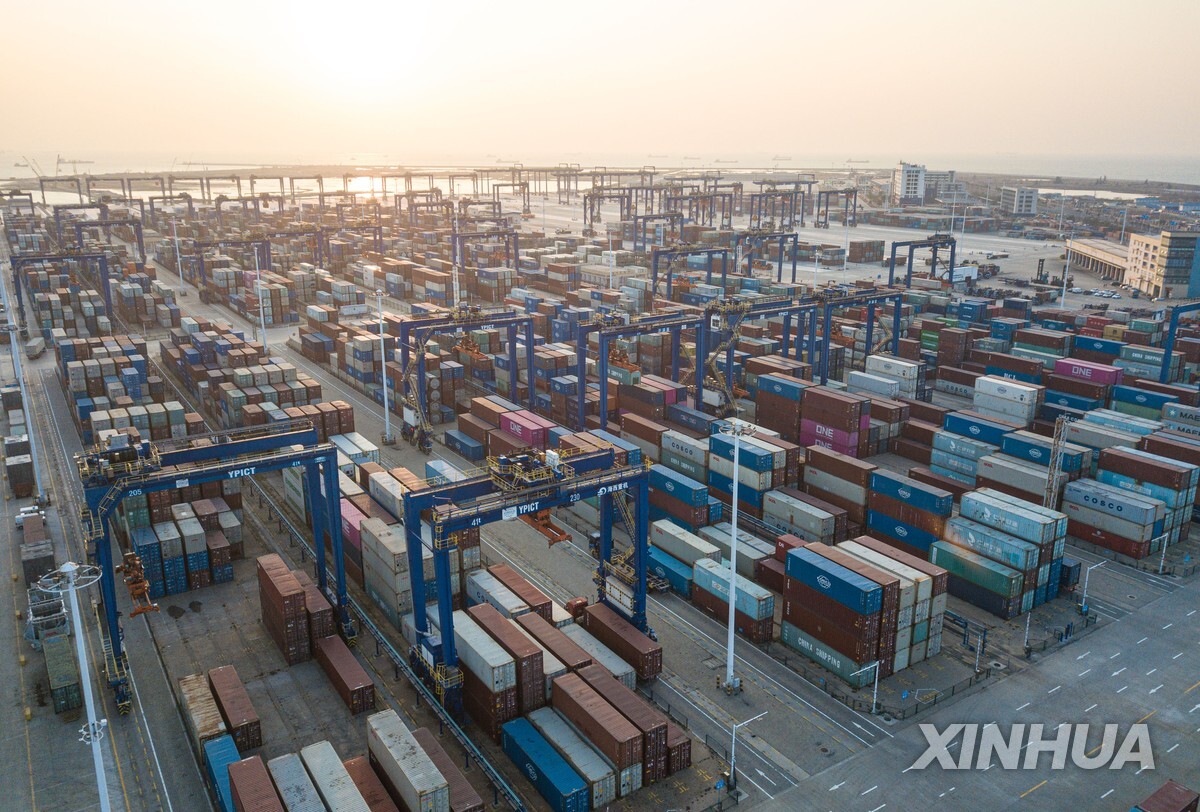 145% 관세 부과로 중국 관련 비즈니스 중단, 미국 중소기업 매출 압박 - 권유정 기자 - 톱스타뉴스 - 국제/증시