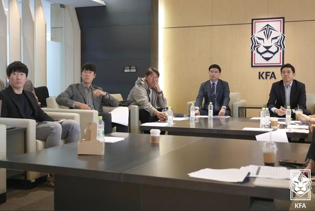 "전력강화위 첫 회의"…현영민, 국가대표 사령탑 후보군 추려→<b>U-23</b> <b>감독</b>...