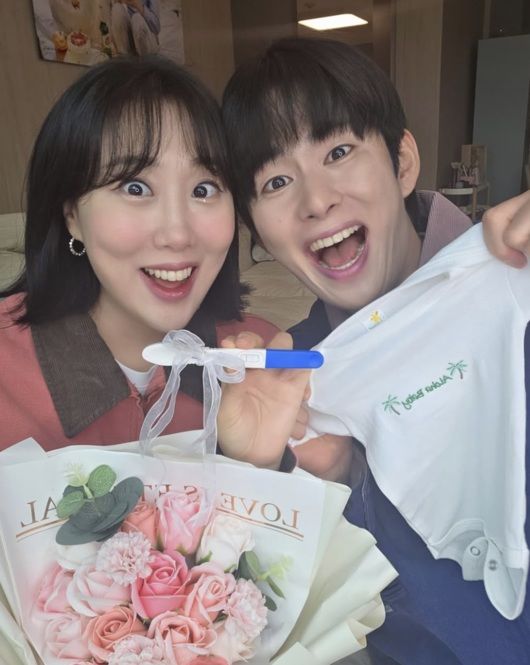 "기적 같은 새 생명"…<b>임라라</b>·<b>손민수</b>, 난임 고백 후 부모 소식→팬들 ...