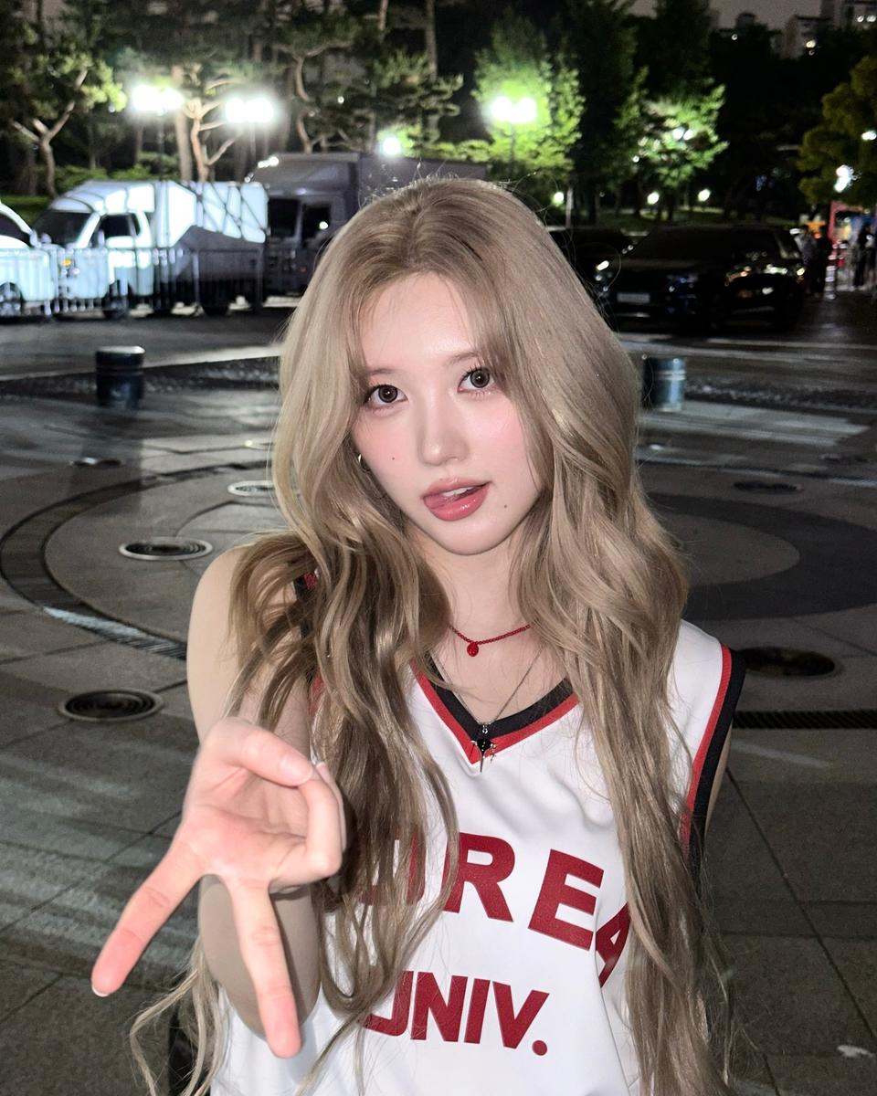 베이비베이지 첫 공개다”…아이브 가을, 짙어진 밤 속→청량 존재감 - 배상우 기자 - 톱스타뉴스 - 엔터/셀럽