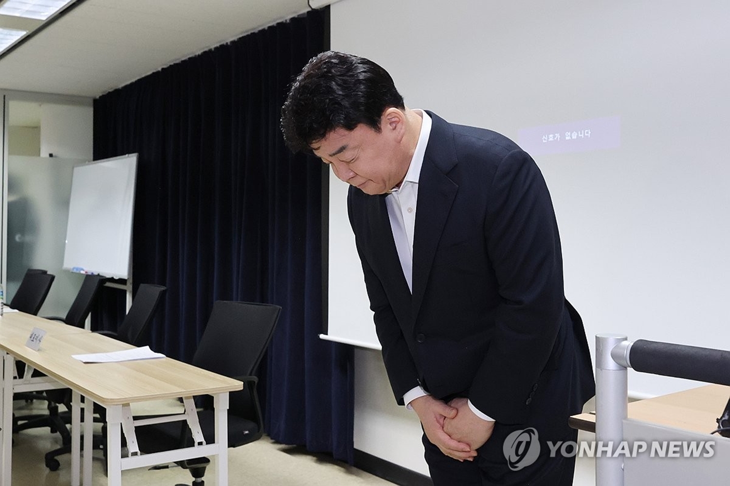 백종원 연이은 논란에 더본코리아 주주 99.5% 손실 봤다…매출도 최대 45% 감소 - 서승아 기자 - 톱스타뉴스 - 엔터/셀럽/이슈