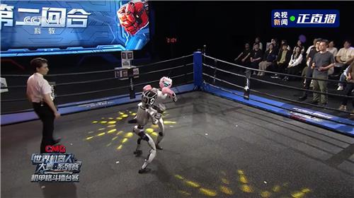 25일 중국 항저우에서 열린 휴머노이드 격투대회 장면 / 연합뉴스