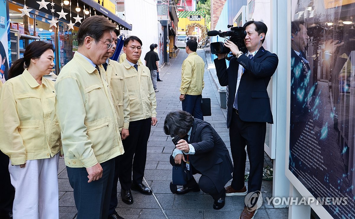 이재명 대통령, <b>이태원 참사</b> 현장 방문…"국가가 생명과 안전 책임져야...