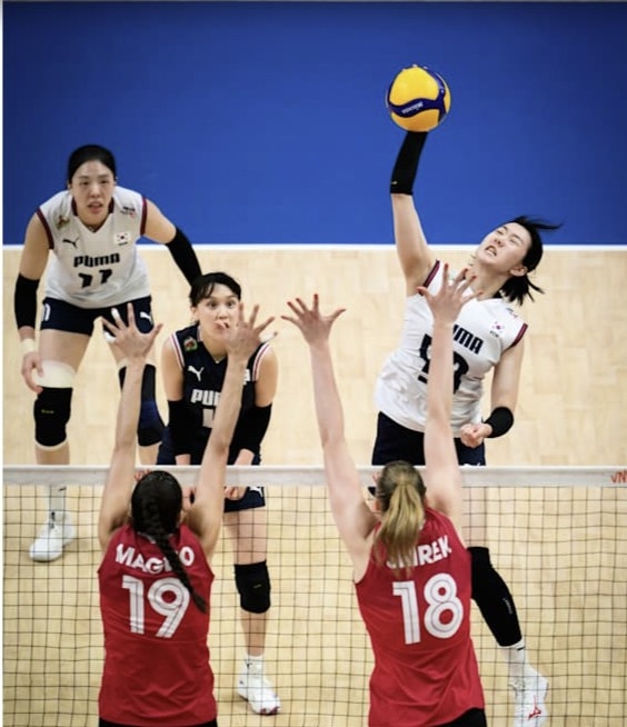 "풀세트 역전승"…한국<b>여자배구</b>, <b>캐나다전</b> 기적→VNL 첫 승 신고
