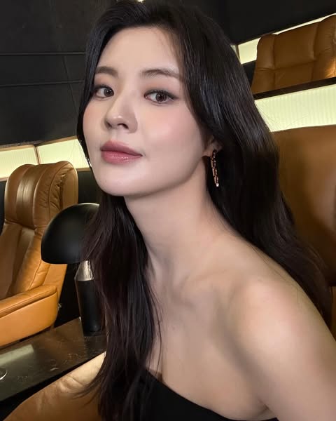 <b>이선빈</b>, "<b>이광수</b>가 먼저 다가와"…8년 사랑의 솔직 비화→응원 문자의 ...