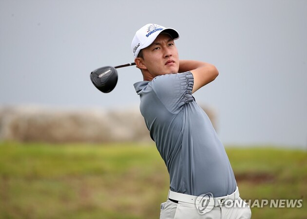 "2위 밀려나 홀가분"…<b>김백준</b>, <b>KPGA</b> 군산CC 1라운드 맹타→우승 재도전 ...