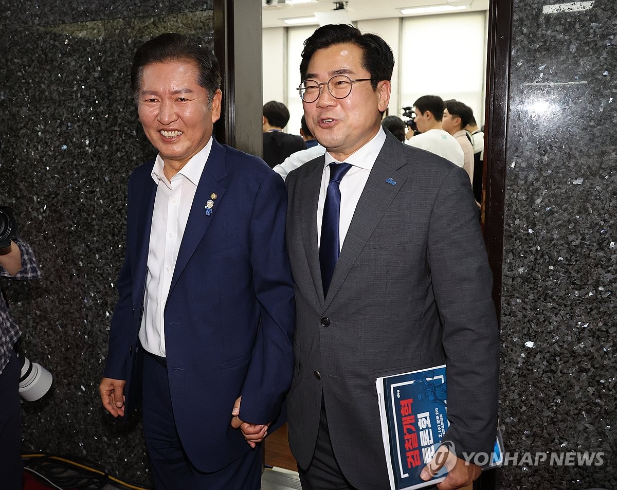 당심 앞세운 정청래·<b>박찬대</b>, 민주 지도부의 '심장' <b>경쟁</b> 치열