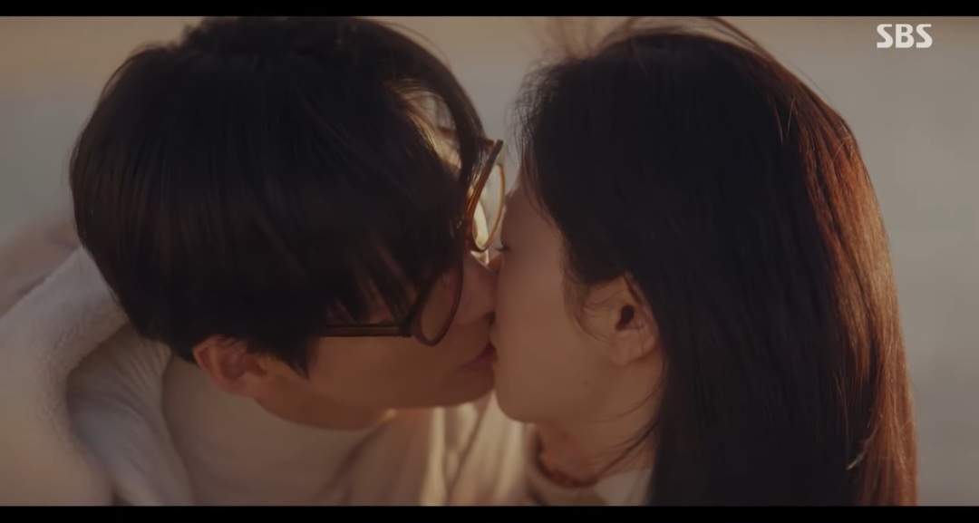 <b>우리영화</b> 남궁민 전여빈, 감정의 전환→쌍방 키스로 사랑 확인