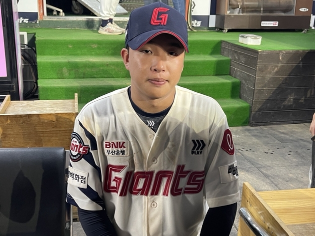 "데뷔 첫 <b>끝내기</b> 2루타"…<b>이호준</b>, 연장 11회 <b>롯데</b> 극적 승리 견인