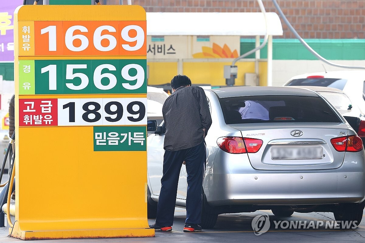 주유소 휘발유 가격, 1주 만에 0.4원 상승…경유도 소폭 올라 - 권유정 기자 - 톱스타뉴스 - 국제/증시
