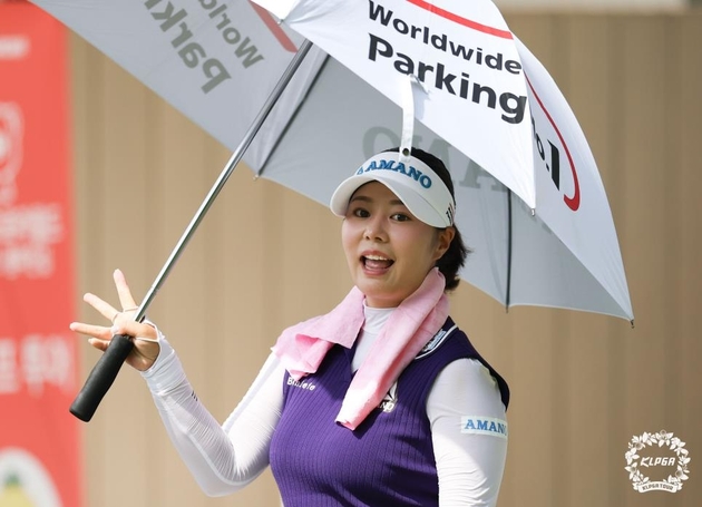 "버디 8개 대폭발"…서어진, 오로라월드 <b>KLPGA</b> 2라운드 공동 <b>선두</b>