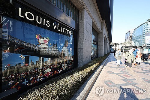 명품업체 매출 10%↑…‘LVMH’ 한국 플래그십 매장 확장 추진