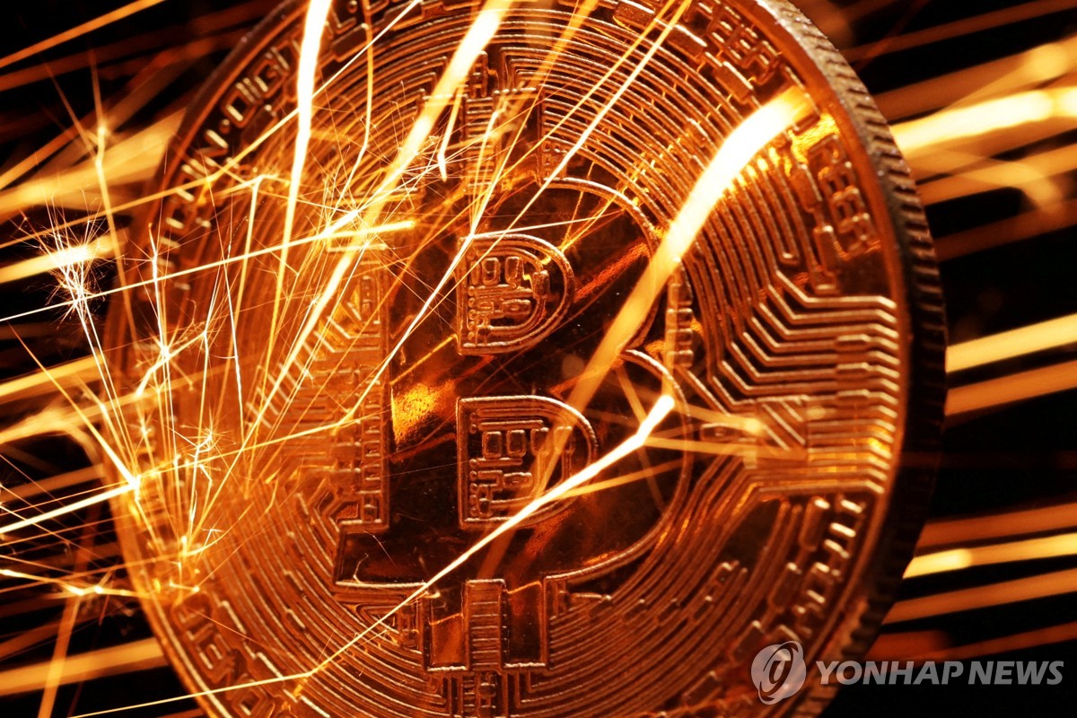 비트코인, 미중 무역 긴장에 8% 급락…11만 달러 하회 - 박다연 기자 - 톱스타뉴스 - 국제/증시