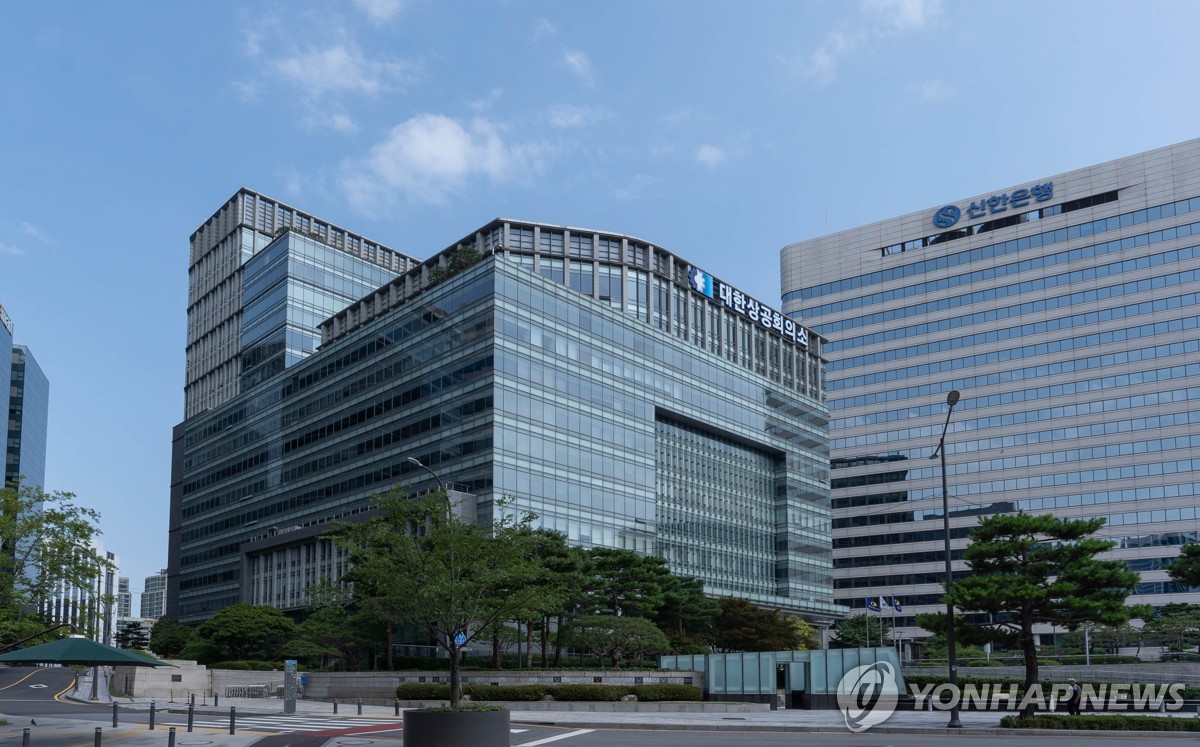 한국만 기업 규모별 누적규제…12개 법률에 343개 계단식 의무 / 대한상공회의소