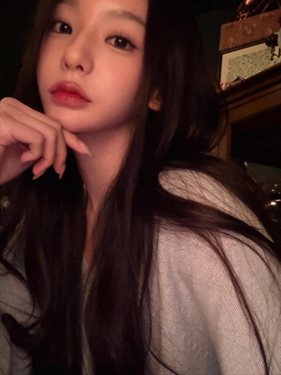 "브이 좋아하는 편"...이수담, 고요한 가을밤→청초한 셀카 매력 - 뉴스 썸네일 이미지