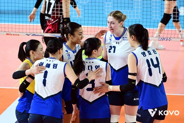 “카리·자스티스 42점 합작” 현대건설, 정관장 제압하고 2위 도약 / 연합뉴스