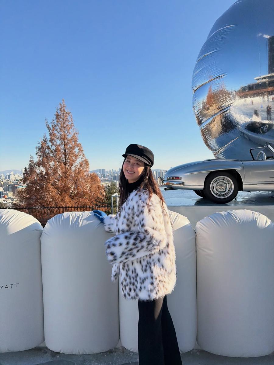 "진짜 겨울 공기 느껴보세요"...지소연, 도심 위 아이스링크→낭만 압도 - 뉴스 썸네일 이미지