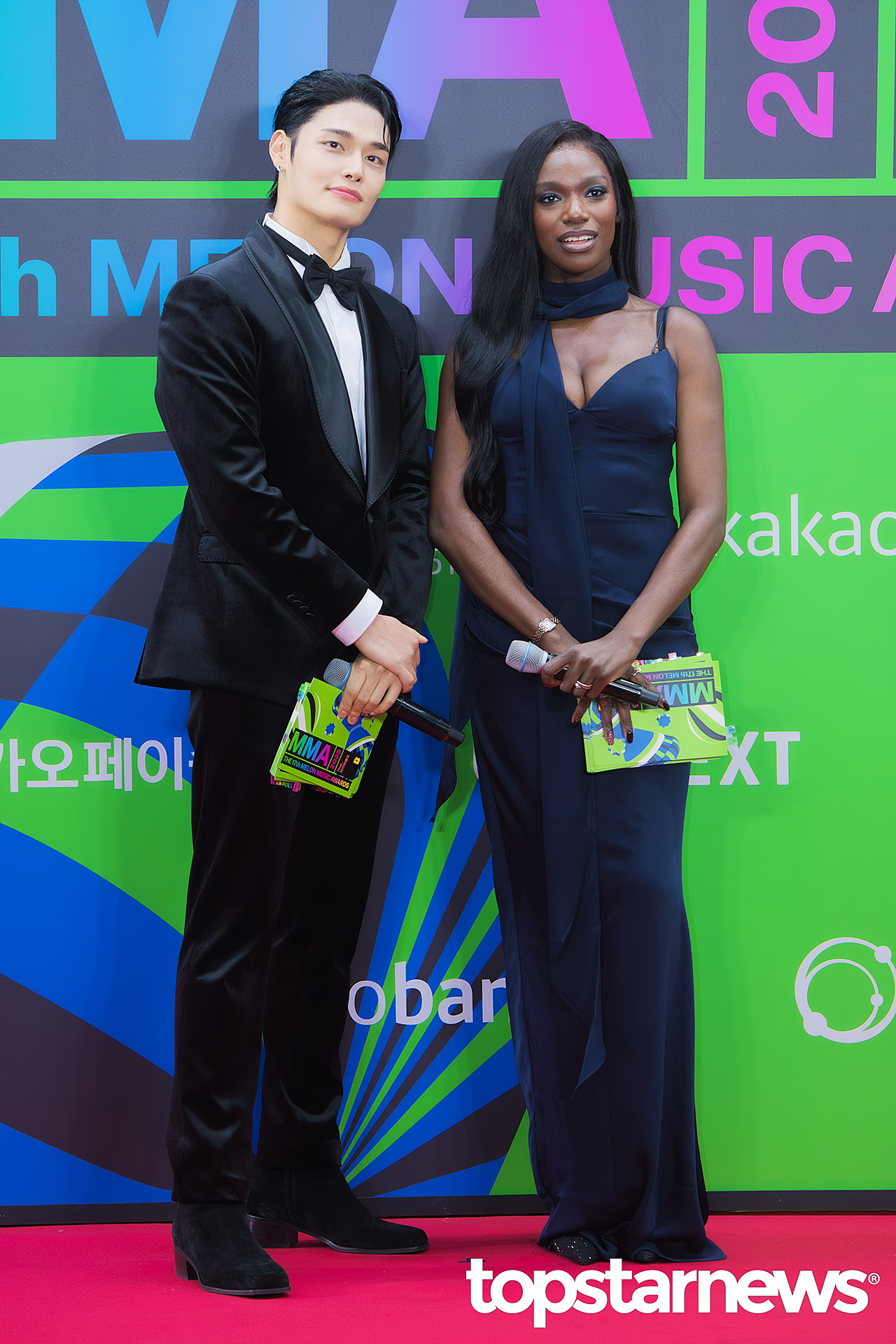 2025 멜론뮤직어워드 레드카펫 포토타임의 정혁과 카니