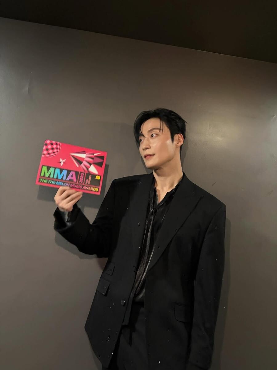 "초대 해주셔서 감사합니다"...허남준, 겨울밤 수트핏→시상식 여운 전했... - 뉴스 썸네일 이미지