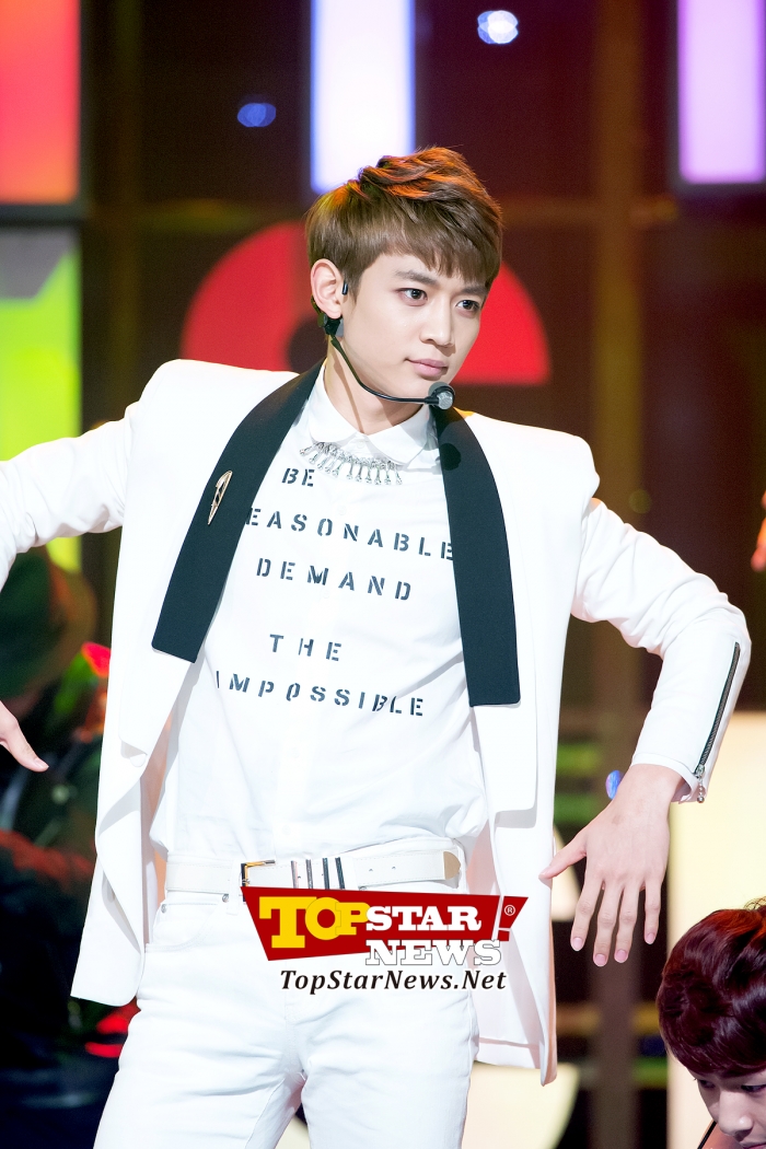 Min Ho de SHINee Como un maniquí MBC MUSIC Show Champion KPOP PHOTO Juana Urbano