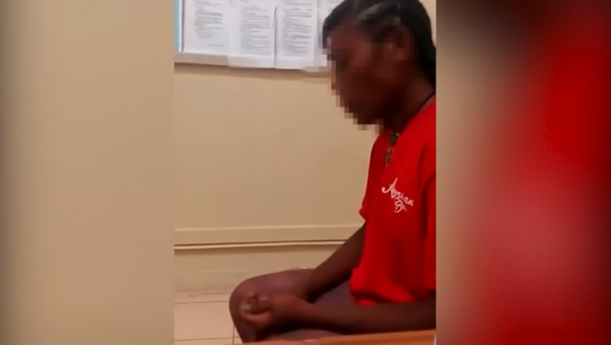 눈물 흘리며 콘돔 먹는 파푸아뉴기니 여성 / 해당 영상 화면 캡처