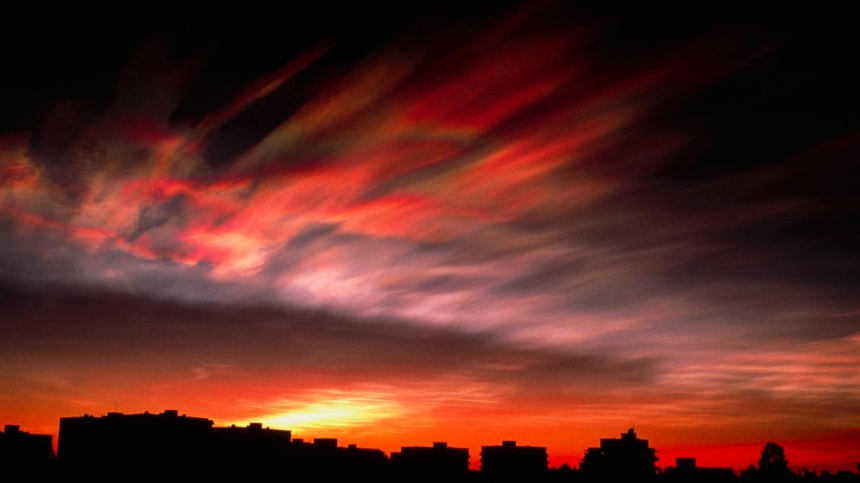 A nacreous cloud at sunset / Pekka Parviainen,SPL,BBC