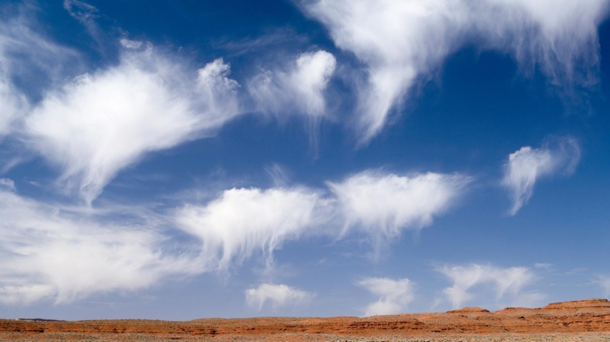 Clouds with virga, over the desert in Utah / Frank Zullo,SPL,BBC