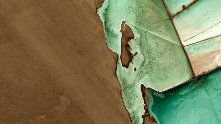 Guerrero Negro in the Mexican state of Baja California Sur. Nearby is a lagoon that attracts migrating grey whales / Google Earth, BBC