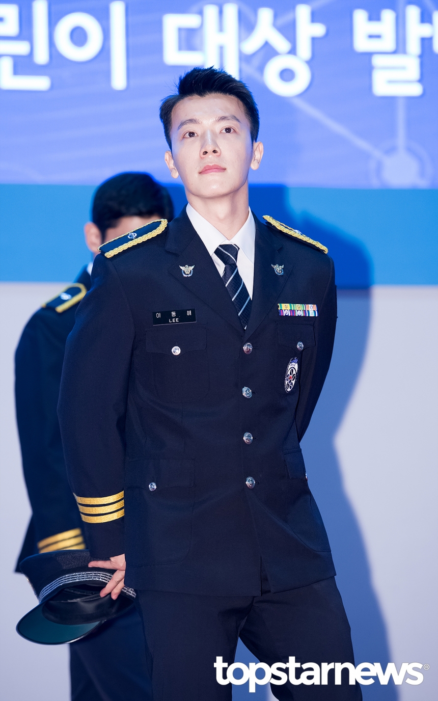 [Hd포토] 슈퍼주니어 (Super Junior) 동해, '여심을 저격하는 제복' - 김혜진 기자 - 톱스타뉴스