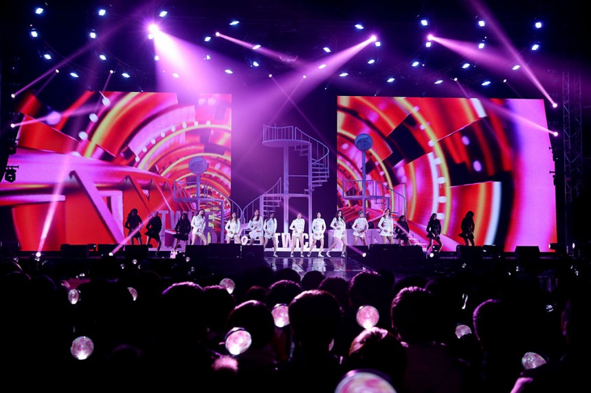 ‘TWICE 1ST TOUR ‘TWICELAND –The Opening-’ 트와이스(TWICE) / JYP ENT