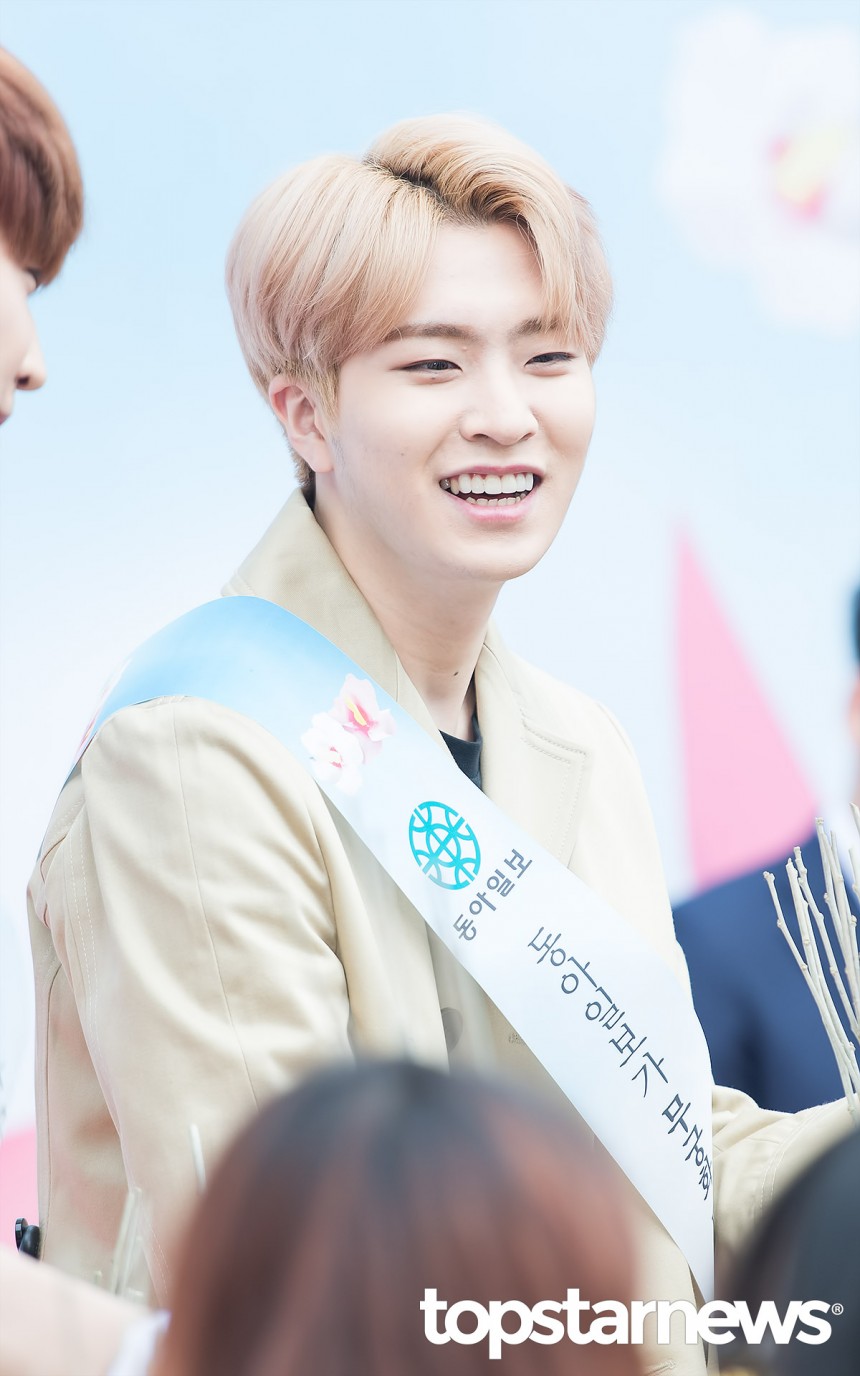 [Hd포토] 갓세븐(Got7) 영재, '광화문을 밝히는 햇살 미소' - 최시율 기자 - 톱스타뉴스