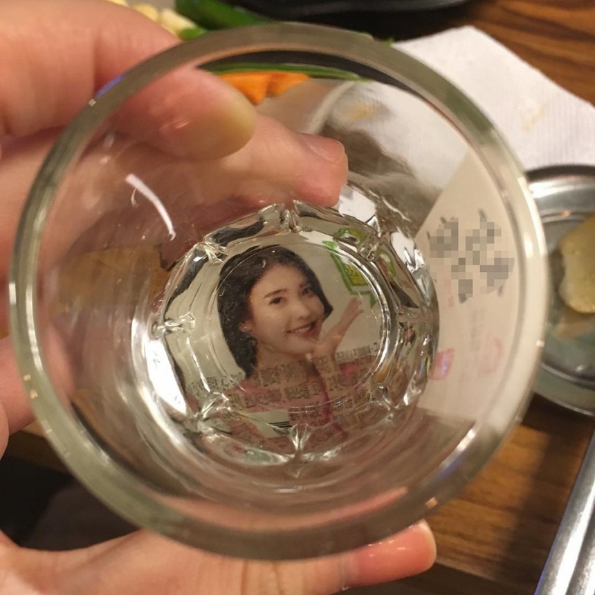 아이유가 올린 사진 / 아이유 인스타그램