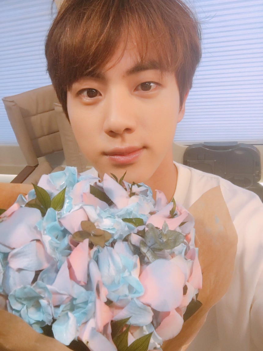 방탄소년단(BTS) 진 / 방탄소년단(BTS) 트위터