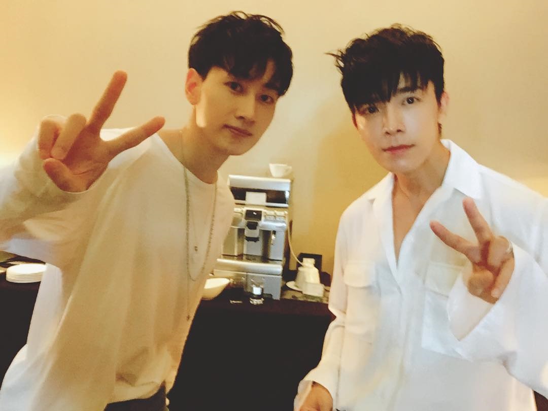 [근황] 슈퍼주니어 동해-은혁, 훈훈 투 샷 공개 '우리는 영원한 슈퍼주니어' - 한수지 기자 - 톱스타뉴스