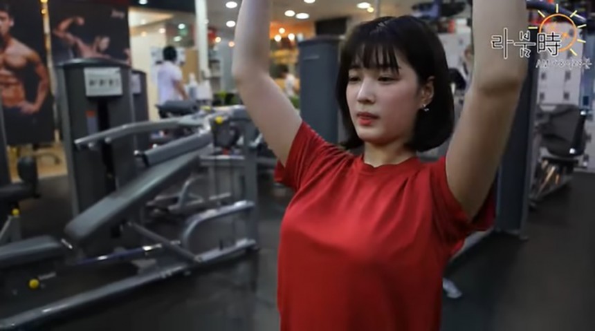 라붐(LABOUM) 율희 / 서울 미디어 아트 유튜브 영상 캡처