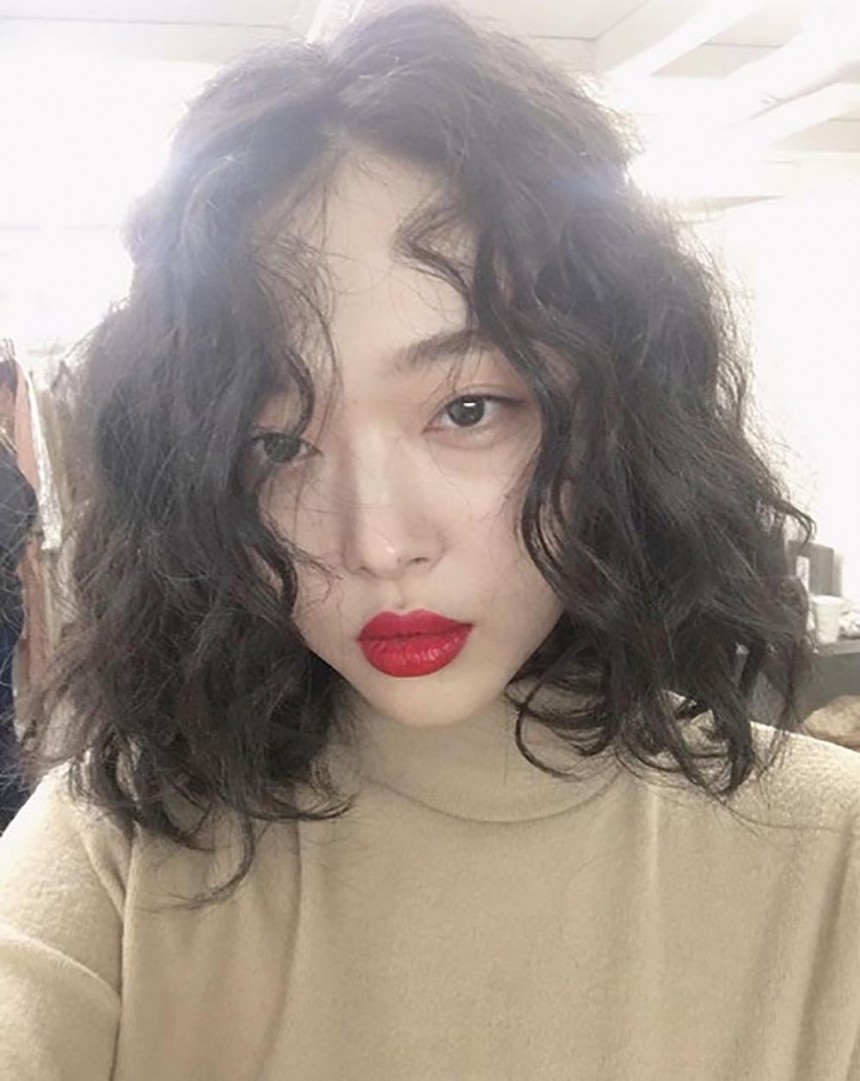 [근황] 설리, 세상에서 히피펌이 제일 잘 어울리는 연예인…'시선강탈' - 안윤지 기자 - 톱스타뉴스