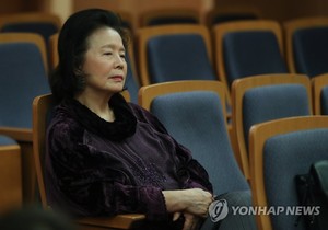 배우 윤정희 성년후견 소송, 결론 없이 종결 전망