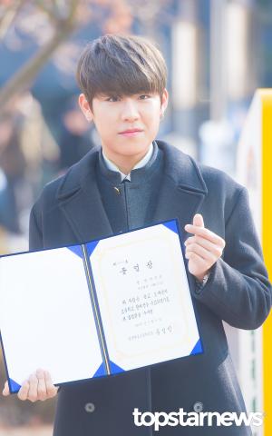 [HD포토] 워너원(Wanna One) 박우진, ‘그게 되나 적당히 좋아하는 게’