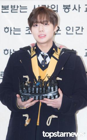 워너원(Wanna One) 박지훈-박우진, 오늘 졸업했어요 “성인 형들과 이야기 하고파”