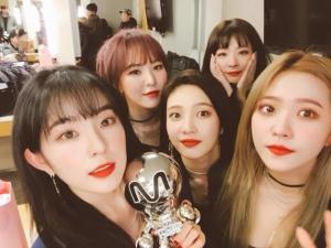 [근황] 레드벨벳(Red Velvet), 1위의 기쁨 만끽…“역시 울 러비가 짱이네”