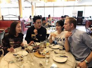 최재우 선수, 과거 전소미네 가족과 함께 식사한 사진 공개…‘시선집중’