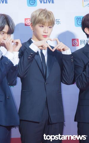 [HD포토] 워너원(Wanna one) 강다니엘, ‘이 하트를 내 맘 속에 저~장~’ (가온차트 K-POP어워즈)