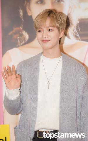 [HD포토] 엠엑스엠(MXM) 임영민, ‘젠틀한 손인사’ (라라)