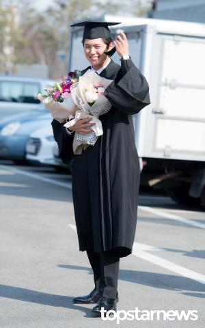 [HD포토] 박보검, ‘학사모도 박보검을 좋아해’