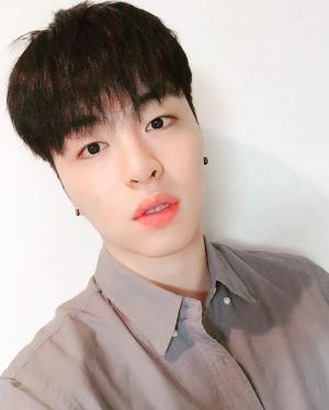 [근황] 아이콘(iKON) 구준회, 산뜻한 수요일의 근황 공개…‘입덕위기’