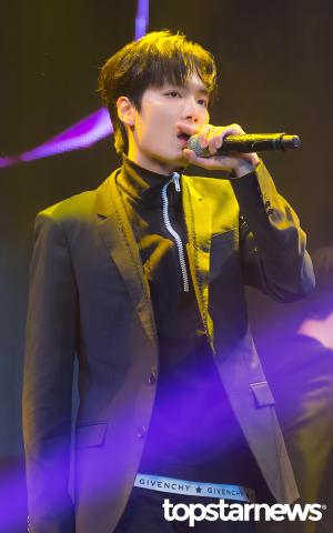 [HD포토] 뉴이스트W(NU`EST W) JR, ‘조명 뚫고 나오는 미모’