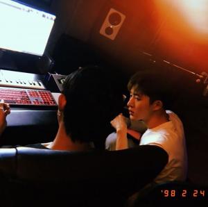 [근황] 아이콘(iKON) 비아이, 음악 작업 중인 모습 공개 “작업하는 모습도 멋있어”