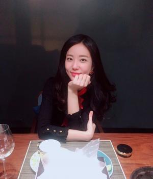 ‘로맨스 패키지’ 김남희 아나운서, 사랑스러운 일상 공개 “웃는게 예뻐”