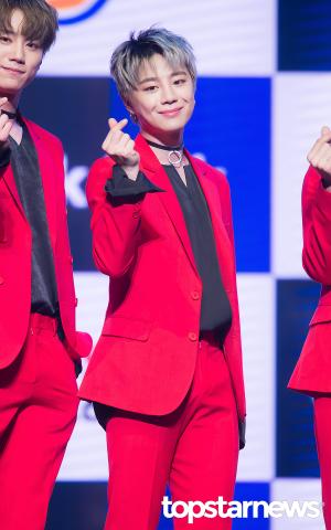 [HD포토] 유앤비(UNB) 의진, ‘배경화면 바꿔야 할 때가 왔습니다’ (더유닛)